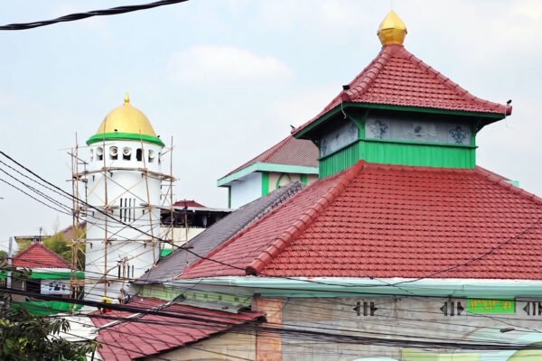 Menara bersejarah masjid tambakberas jombang dipercantik